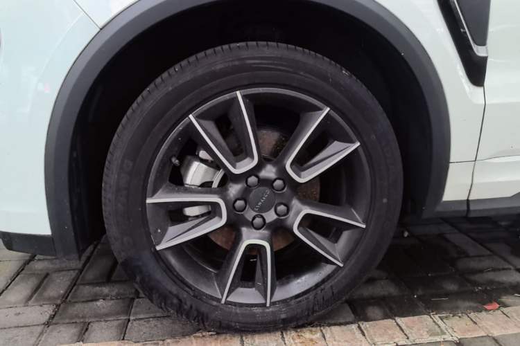 Used Lynk & Co 01 2021 2.0TD Two-Wheel-Drive Pro Trim Left Front Wheel Hub