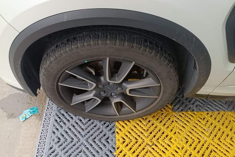 Used Lynk & Co 01 2021 2.0TD Two-Wheel-Drive Pro Trim Left Front Wheel Hub