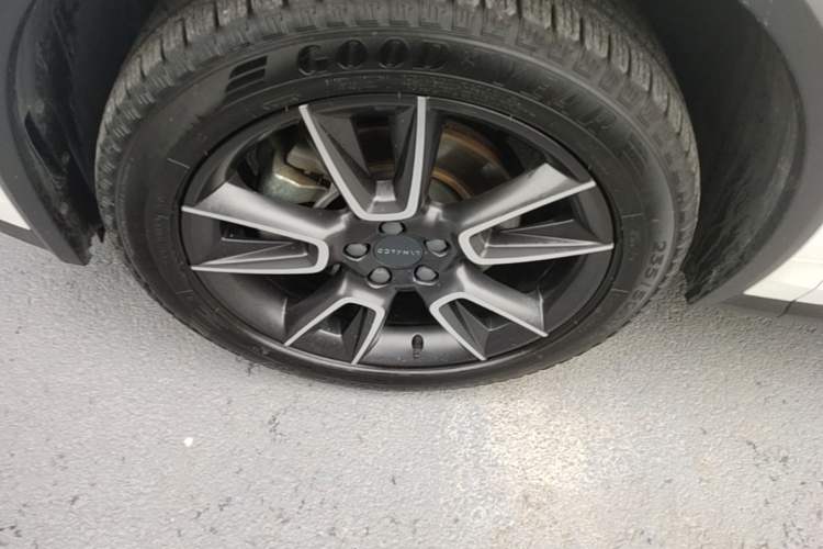 Used Lynk & Co 01 2021 2.0TD Two-Wheel-Drive Pro Trim Left Front Wheel Hub