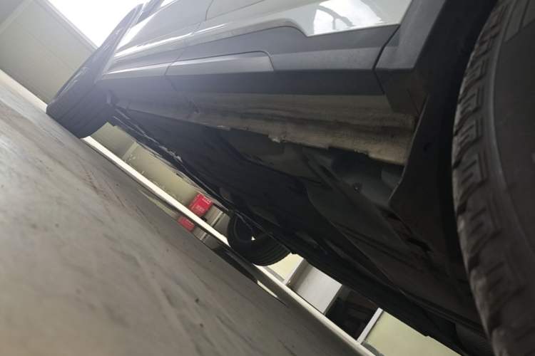 Used Lynk & Co 01 2021 2.0TD Two-Wheel-Drive Pro Trim Left Side Sill
