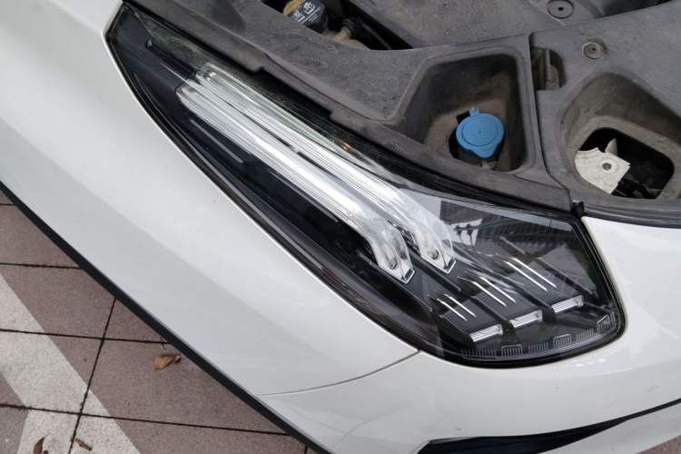 Used Lynk & Co 01 2021 2.0TD Four-Wheel Drive Hype-Halo Right Front Headlight