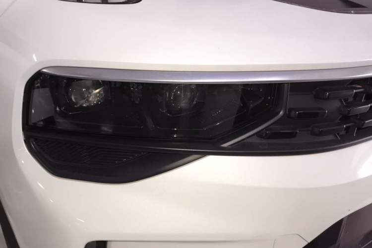 Used Lynk & Co 01 2021 2.0TD Two-Wheel-Drive Pro Trim Right Front Headlight
