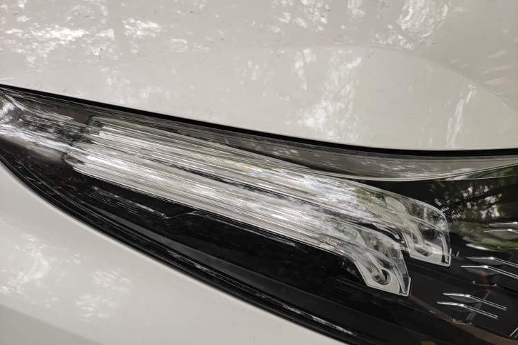 Used Lynk & Co 01 2021 2.0TD Two-Wheel-Drive Pro Trim Right Front Headlight