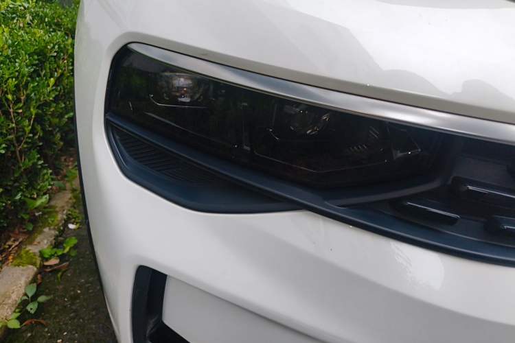 Used Lynk & Co 01 2021 2.0TD Two-Wheel-Drive Pro Trim Right Front Headlight