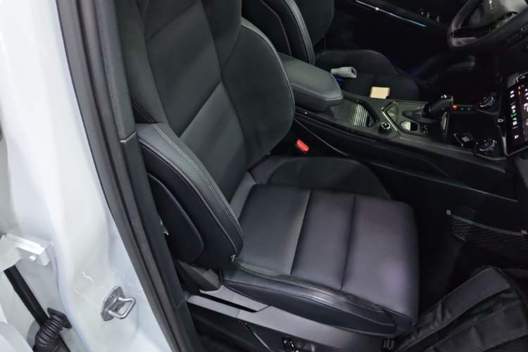 Used Lynk & Co 01 2021 2.0TD Four-Wheel Drive Hype-Halo Right Front Seat
