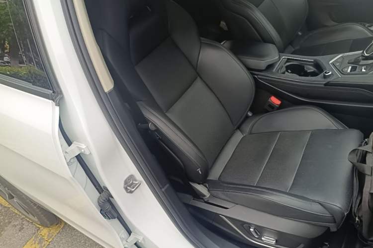 Used Lynk & Co 01 2021 2.0TD Two-Wheel-Drive Pro Trim Right Front Seat