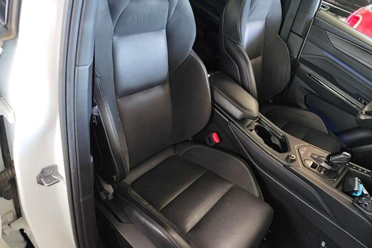 Used Lynk & Co 01 2021 2.0TD Four-Wheel Drive Hype-Halo Right Front Seat