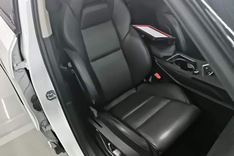 Used Lynk & Co 01 2021 2.0TD Two-Wheel-Drive Pro Trim Right Front Seat