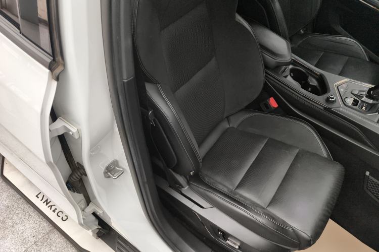 Used Lynk & Co 01 2021 2.0TD Four-Wheel Drive Hype-Halo Right Front Seat