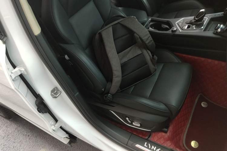 Used Lynk & Co 01 2021 2.0TD Two-Wheel-Drive Pro Trim Right Front Seat