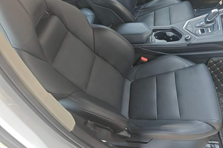 Used Lynk & Co 01 2021 2.0TD Two-Wheel-Drive Pro Trim Right Front Seat