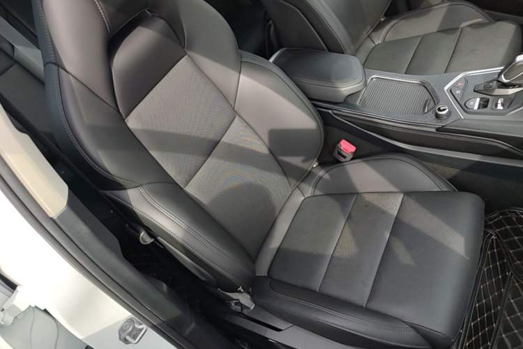 Used Lynk & Co 01 2021 2.0TD Two-Wheel-Drive Pro Trim Right Front Seat