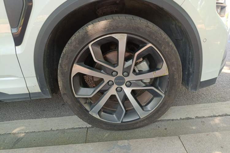 Used Lynk & Co 01 2021 2.0TD Four-Wheel Drive Dark Night Edition Right Front Wheel Hub