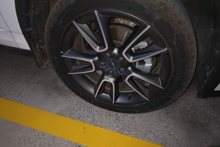 Used Lynk & Co 01 2021 2.0TD Two-Wheel-Drive Pro Trim Right Front Wheel Hub