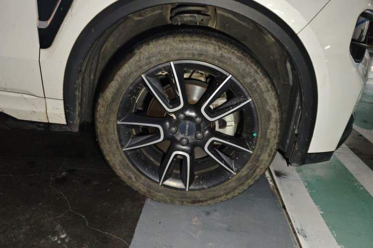 Used Lynk & Co 01 2021 2.0TD Two-Wheel-Drive Pro Trim Right Front Wheel Hub