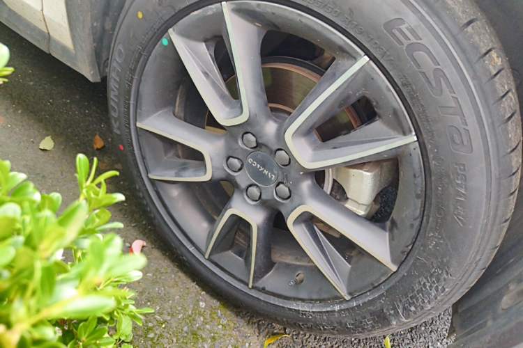 Used Lynk & Co 01 2021 2.0TD Two-Wheel-Drive Pro Trim Right Front Wheel Hub