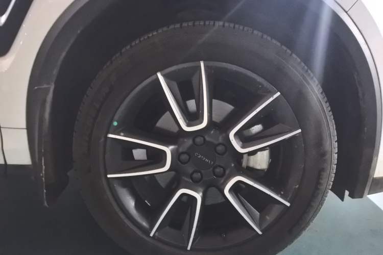 Used Lynk & Co 01 2021 2.0TD Two-Wheel-Drive Pro Trim Right Front Wheel Hub