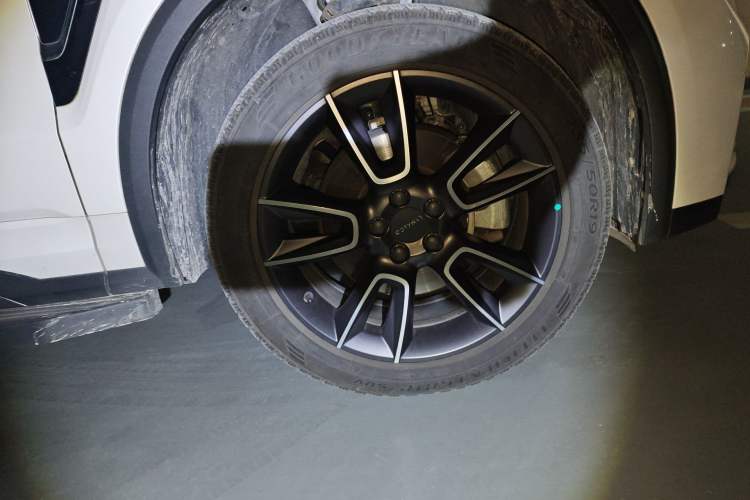 Used Lynk & Co 01 2021 2.0TD Two-Wheel-Drive Pro Trim Right Front Wheel Hub