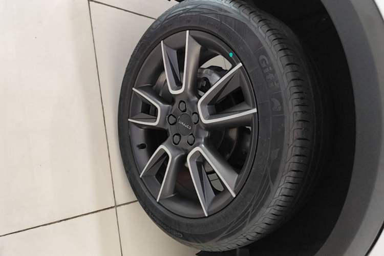 Used Lynk & Co 01 2021 2.0TD Two-Wheel-Drive Pro Trim Right Rear Wheel Hub