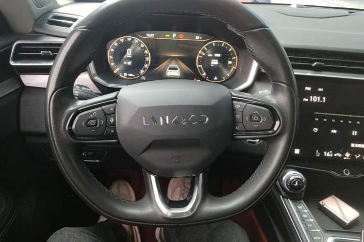 Used Lynk & Co 01 2021 2.0TD Two-Wheel-Drive Pro Trim Steering Wheel