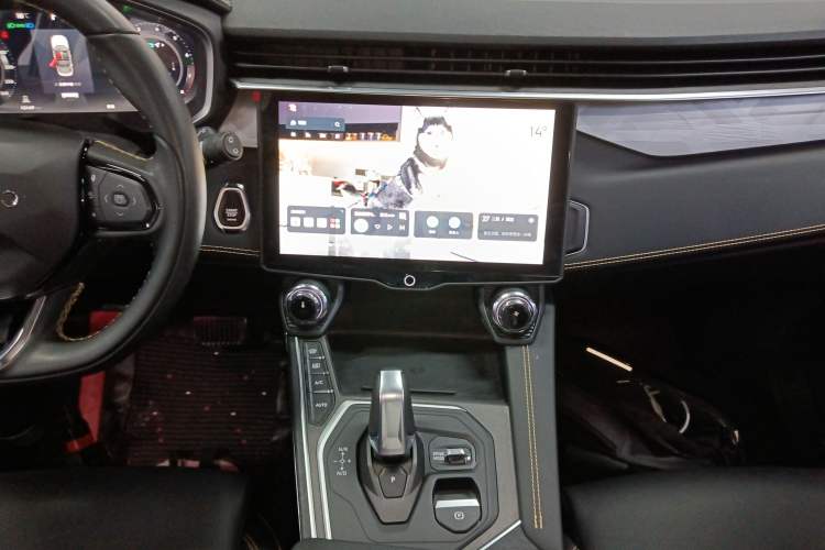 Used Lynk & Co 01 2023 2.0TD Two-Wheel Drive Pro Trim Audio And AC Panel