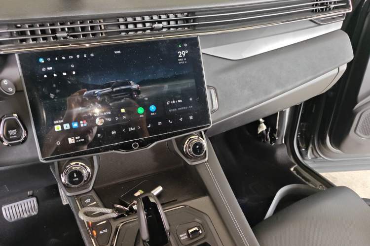 Used Lynk & Co 01 2023 2.0TD Four-Wheel Drive Dark Night Edition Audio And AC Panel