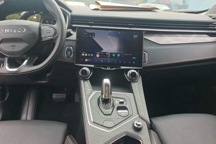 Used Lynk & Co 01 2023 2.0TD Two-Wheel Drive Pro Trim Audio And AC Panel