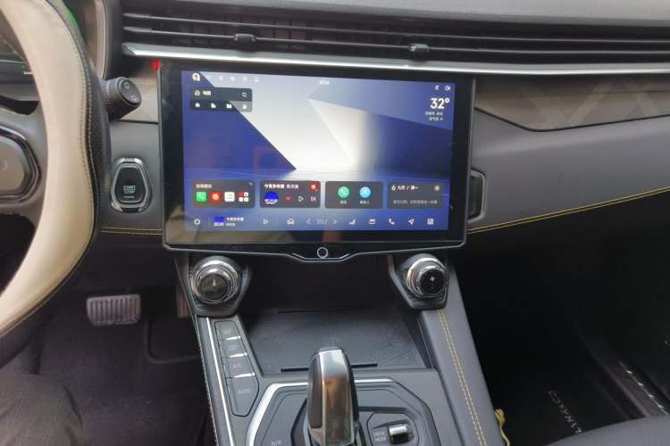 Used Lynk & Co 01 2023 2.0TD Two-Wheel Drive Pro Trim Audio And AC Panel