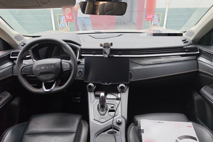 Used Lynk & Co 01 2023 2.0TD Two-Wheel Drive Pro Trim Center Console