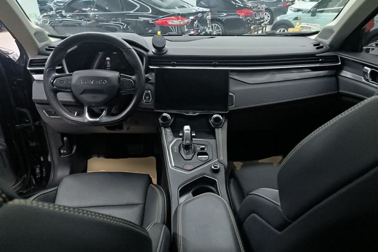Used Lynk & Co 01 2023 2.0TD Two-Wheel Drive Pro Trim Center Console