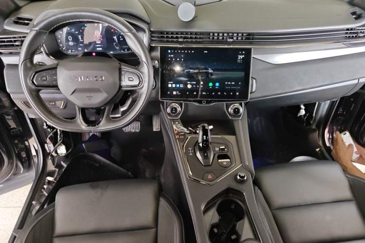 Used Lynk & Co 01 2023 2.0TD Four-Wheel Drive Dark Night Edition Center Console