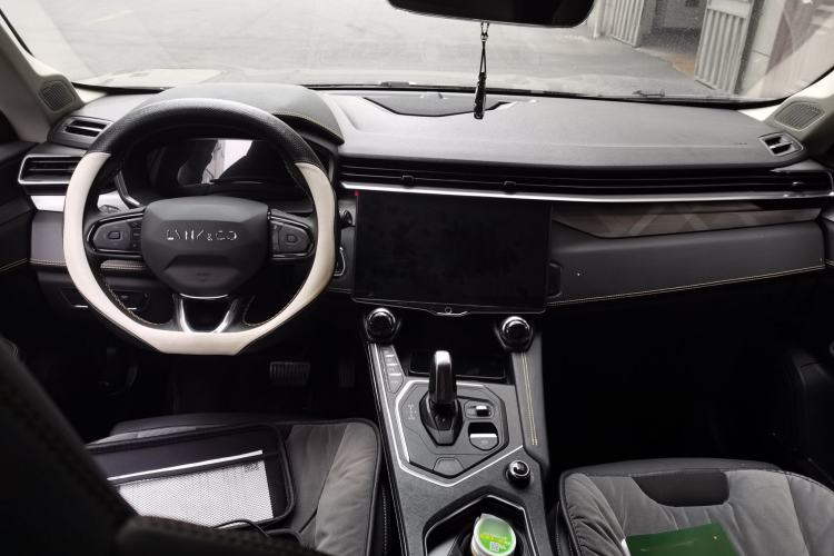 Used Lynk & Co 01 2023 2.0TD Two-Wheel Drive Pro Trim Center Console