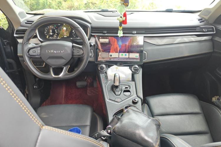 Used Lynk & Co 01 2023 2.0TD Two-Wheel Drive Pro Trim Center Console