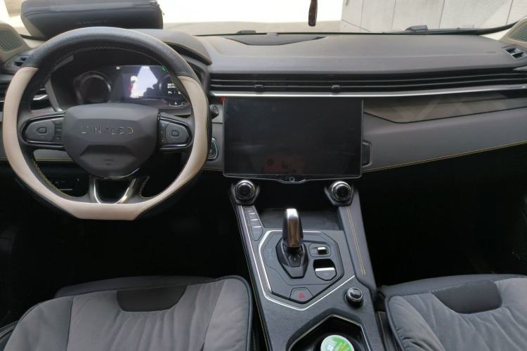 Used Lynk & Co 01 2023 2.0TD Two-Wheel Drive Pro Trim Center Console