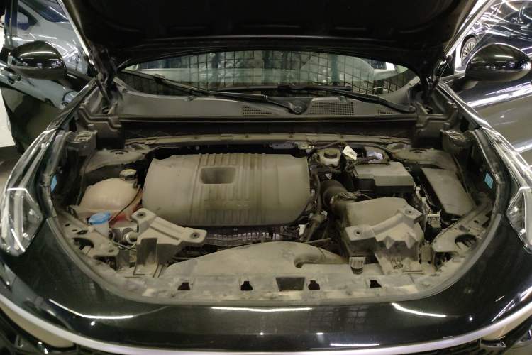 Used Lynk & Co 01 2023 2.0TD Two-Wheel Drive Pro Trim Engine Bay