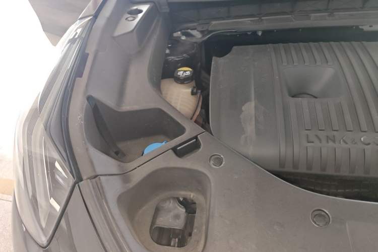Used Lynk & Co 01 2023 2.0TD Four-Wheel Drive Dark Night Edition Engine Bay Right
