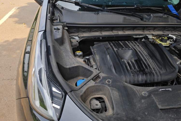 Used Lynk & Co 01 2023 2.0TD Two-Wheel Drive Pro Trim Engine Bay Right