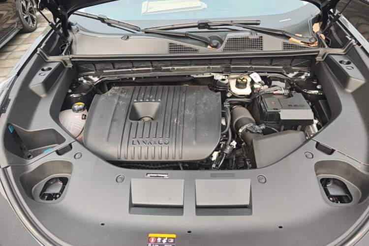 Used Lynk & Co 01 2023 2.0TD Two-Wheel Drive Pro Trim Engine Bay
