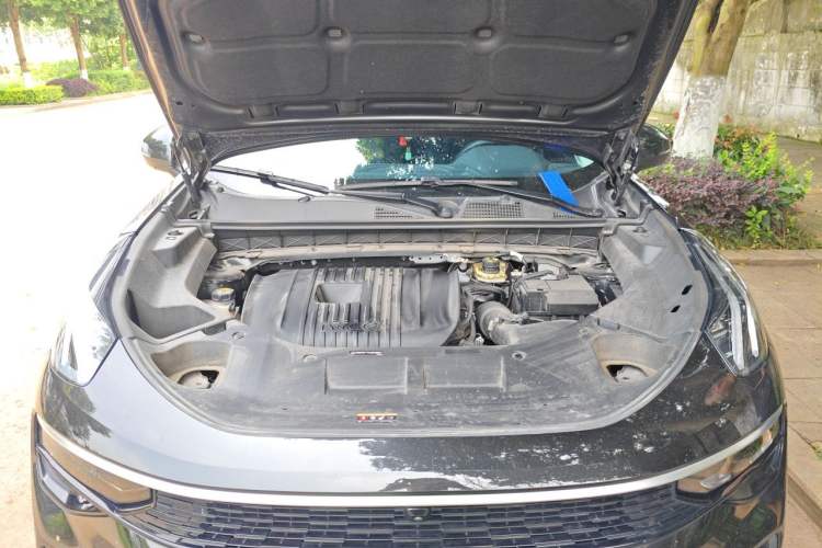 Used Lynk & Co 01 2023 2.0TD Two-Wheel Drive Pro Trim Engine Bay