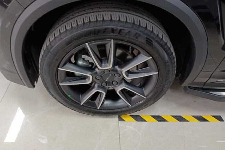 Used Lynk & Co 01 2023 2.0TD Two-Wheel Drive Pro Trim Exterior 4