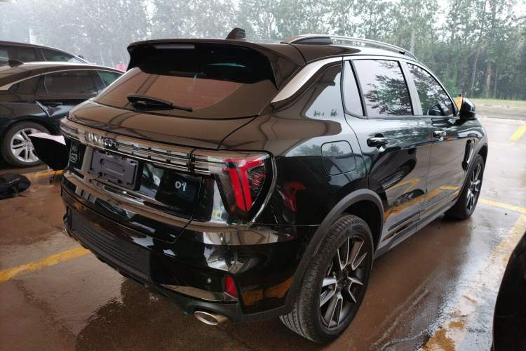 Used Lynk & Co 01 2023 2.0TD Two-Wheel Drive Pro Trim Exterior 5