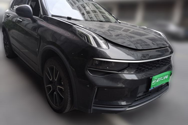 Used Lynk & Co 01 2023 2.0TD Two-Wheel Drive Pro Trim Front Right 45 Deg