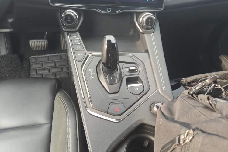 Used Lynk & Co 01 2023 1.5TD EM-F AM Gear Lever