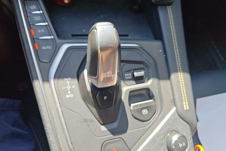 Used Lynk & Co 01 2023 2.0TD Two-Wheel Drive Pro Trim Gear Lever