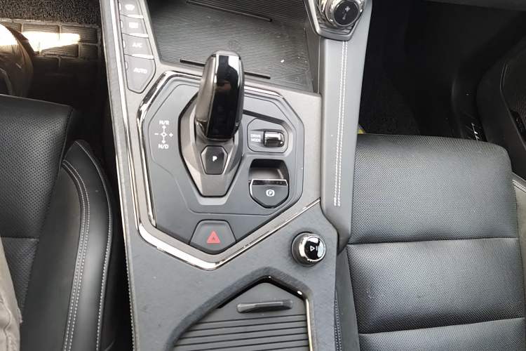 Used Lynk & Co 01 2023 1.5TD EM-F PM Gear Lever