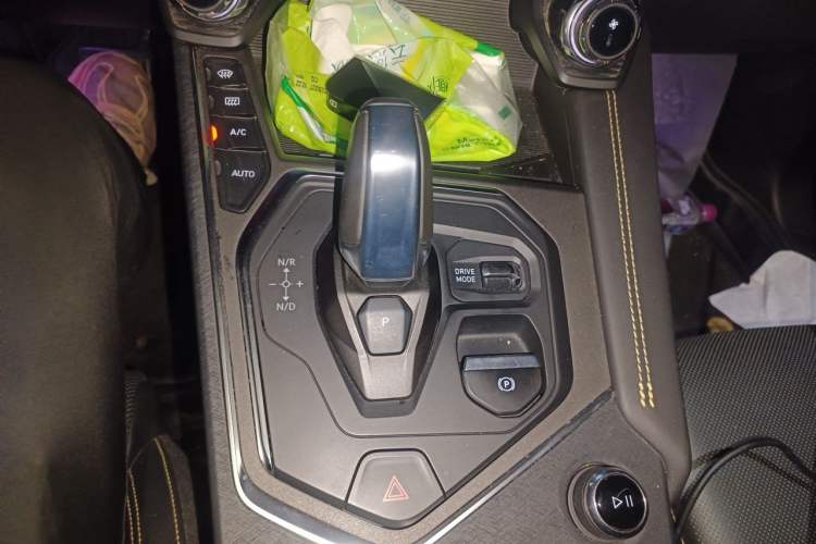 Used Lynk & Co 01 2023 2.0TD Two-Wheel Drive Pro Trim Gear Lever