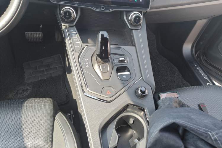 Used Lynk & Co 01 2023 1.5TD EM-F PM Gear Lever