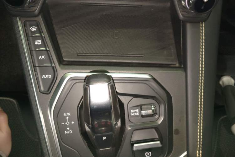 Used Lynk & Co 01 2023 2.0TD Two-Wheel Drive Pro Trim Gear Lever