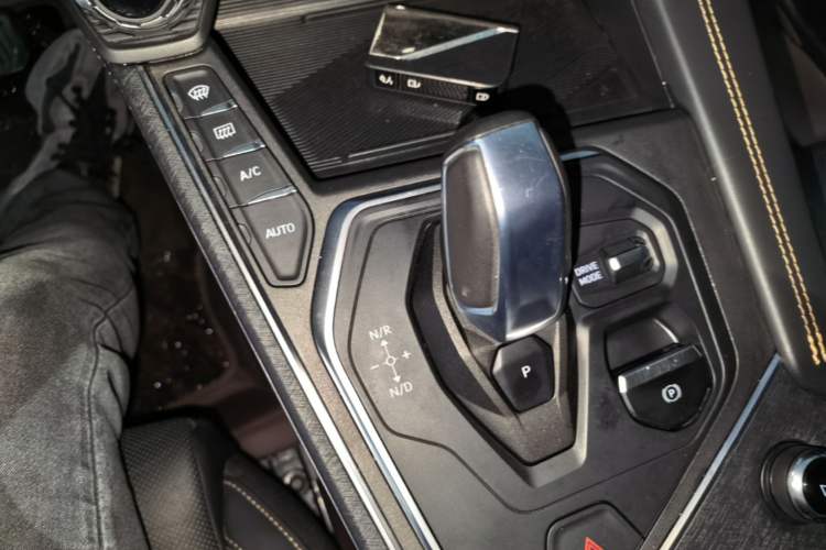 Used Lynk & Co 01 2023 2.0TD Two-Wheel Drive Pro Trim Gear Lever