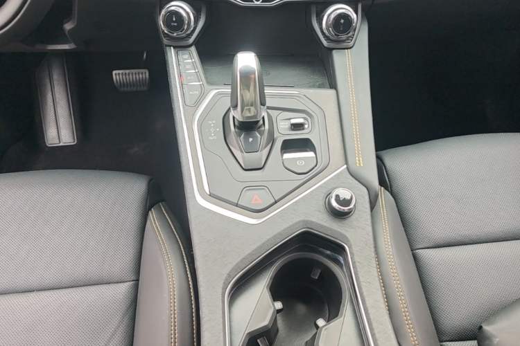 Used Lynk & Co 01 2023 2.0TD Two-Wheel Drive Pro Trim Gear Lever